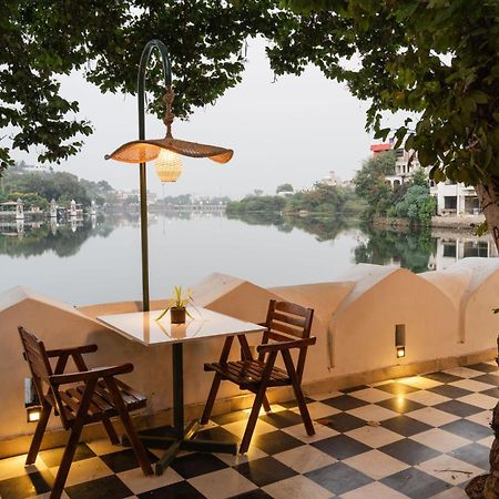 The Experience Resort-Lake Facing Udaipur Bagian luar foto