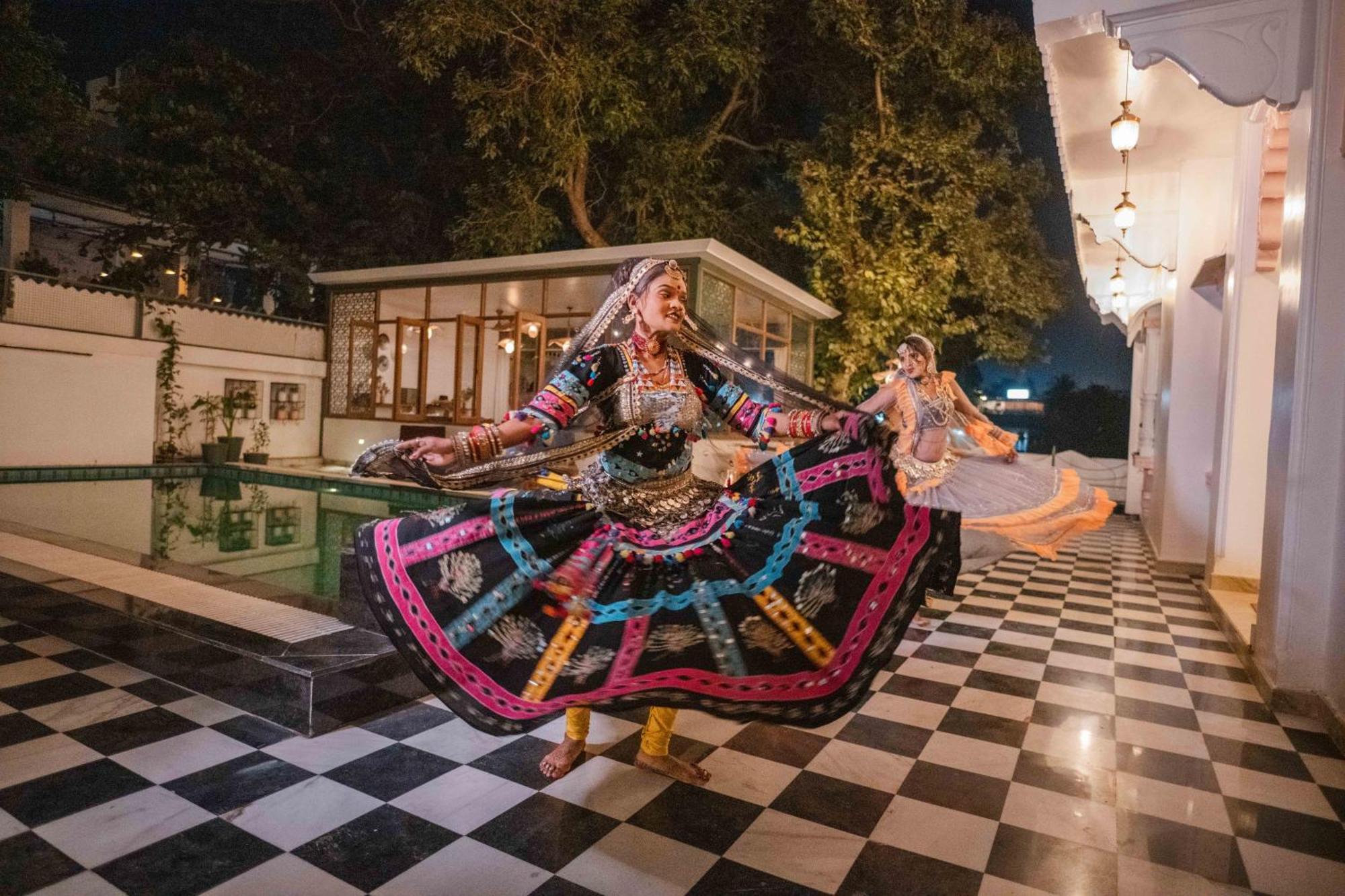 The Experience Resort-Lake Facing Udaipur Bagian luar foto