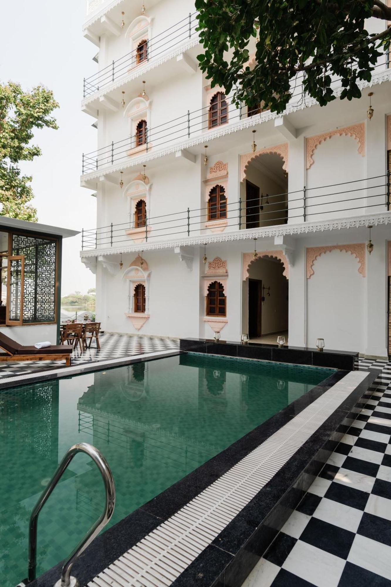 The Experience Resort-Lake Facing Udaipur Bagian luar foto