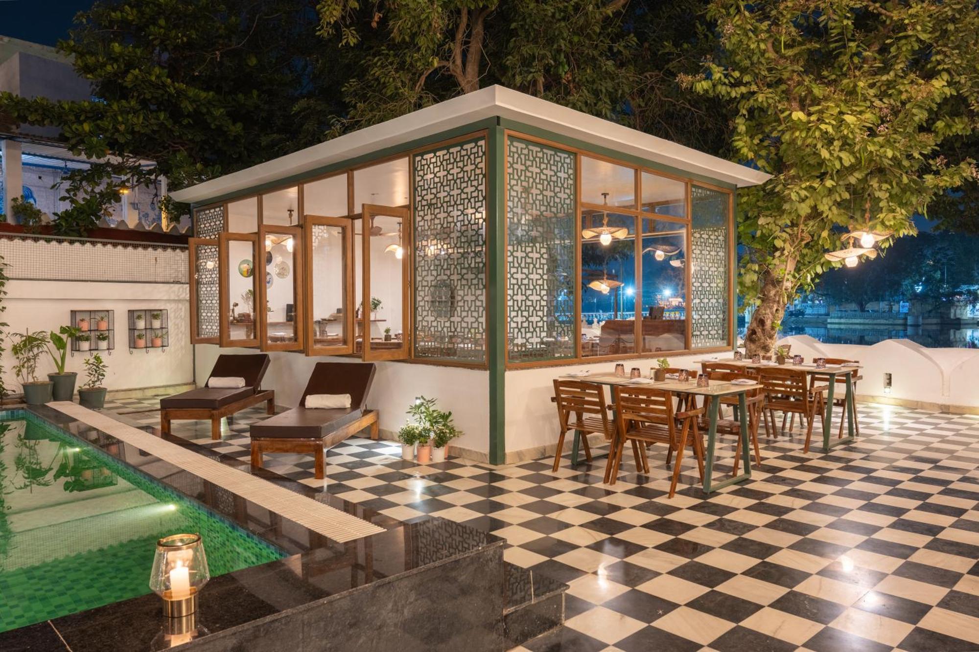 The Experience Resort-Lake Facing Udaipur Bagian luar foto