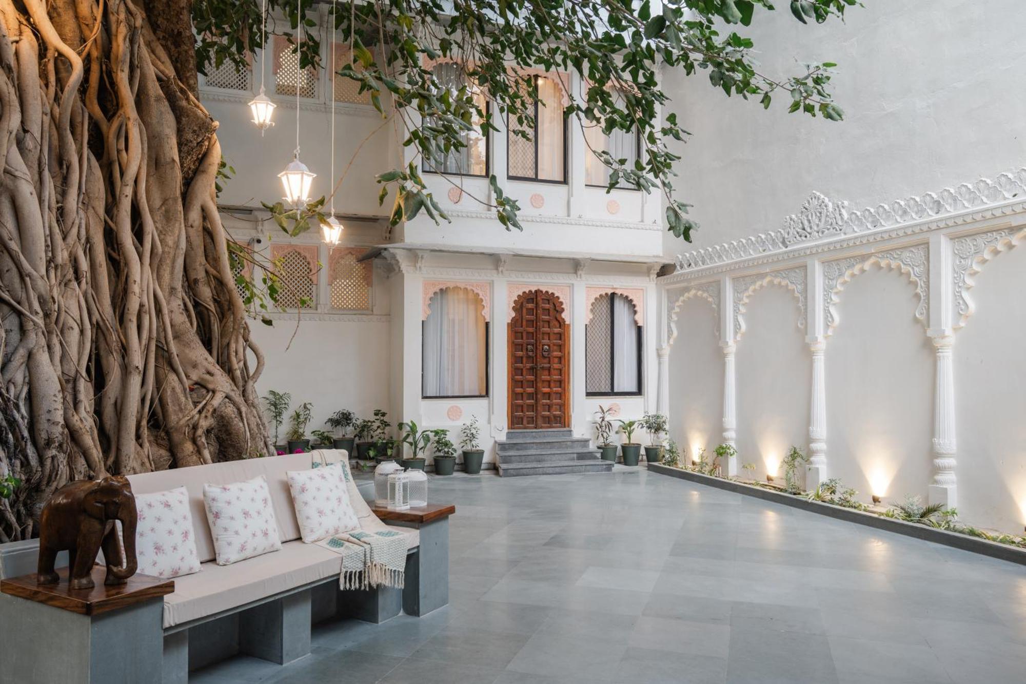 The Experience Resort-Lake Facing Udaipur Bagian luar foto